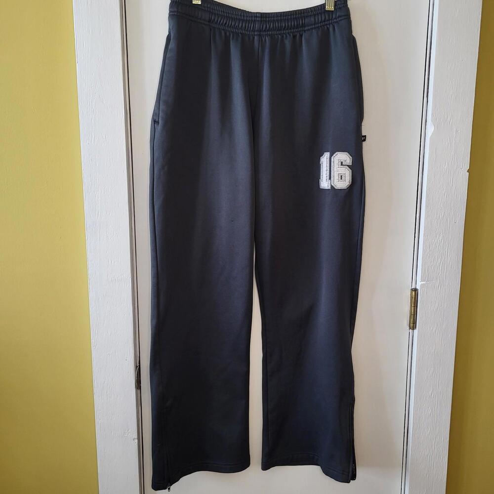 Pennant black athletic sweatpants with a white "16" graphic on the leg men's Med